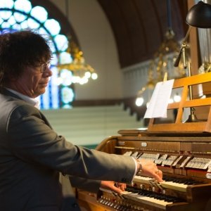 Organist Simon Stelling