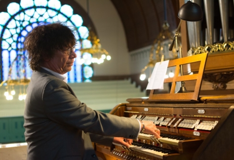 Organist Simon Stelling